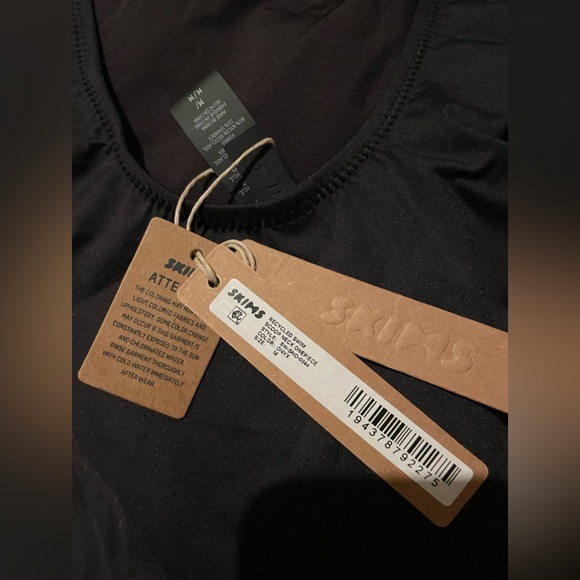 NWT Skims Recycled Swimsuit Scoop Neck One Piece in Onyx Color Size M - Picture 4 of 7